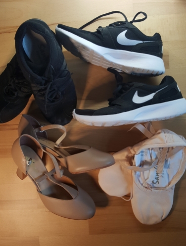 Jazz sneakers, commercial shoes, character shoes and ballet flats.